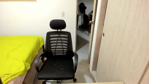 independent model online show from 04/03/26, 11:36