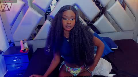 Nahomi  online show from 03/12/25, 09:45