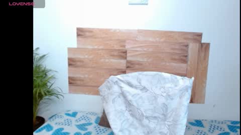 nahomy_gree online show from 04/21/26, 06:55