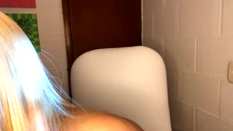 nahomy online show from 10/25/25, 12:13