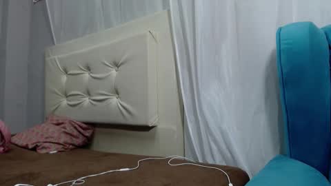 Snapshot of nahomy_larsen chatting on 12/23/24, 05:22 Nahomy online show from 12/23/24, 05:22