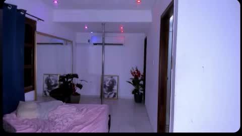 Nahomy online show from 01/09/26, 06:42