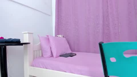 Snapshot of nahomy_smiith_ chatting on 11/09/25, 10:24 nahomy_smiith_ online show from 11/09/25, 10:24