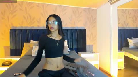 Snapshot of nahomygh chatting on 12/19/25, 11:28 Nahomy online show from 12/19/25, 11:28