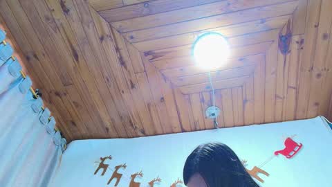 Naia x online show from 12/19/25, 10:06