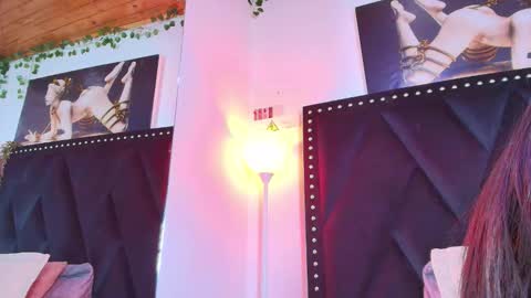 Naia x online show from 02/25/26, 11:36