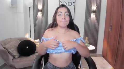 Snapshot of naiah_blue chatting on 06/12/26, 07:13 naiah_blue online show from 06/12/26, 07:13