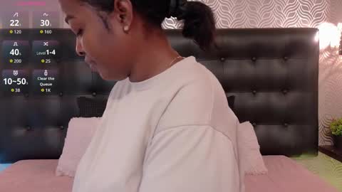 naiaramasson_ online show from 03/12/26, 12:11