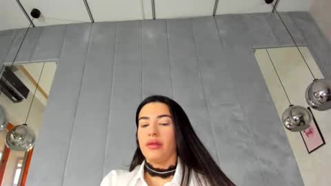 Snapshot of naila18 chatting on 02/15/25, 06:02 Naila online show from 02/15/25, 06:02