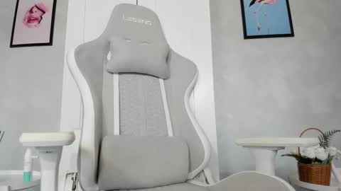 Snapshot of naila18 chatting on 03/07/25, 10:24 Naila online show from 03/07/25, 10:24