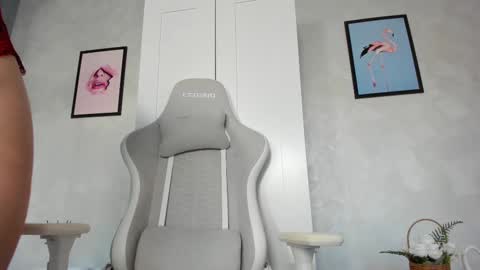 Snapshot of naila18 chatting on 03/08/25, 06:21 Naila online show from 03/08/25, 06:21