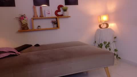 nairagold_ online show from 05/15/26, 10:50