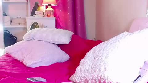 Snapshot of naissha chatting on 12/04/24, 02:37 Naissha online show from 12/04/24, 02:37