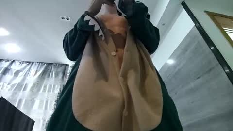 boy online show from 04/27/26, 02:09