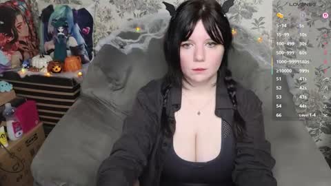 Snapshot of nanachi_slime chatting on 10/29/25, 10:00 Nana online show from 10/29/25, 10:00