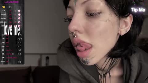 Snapshot of nananevaeragain chatting on 12/18/24, 08:03 Nana online show from 12/18/24, 08:03