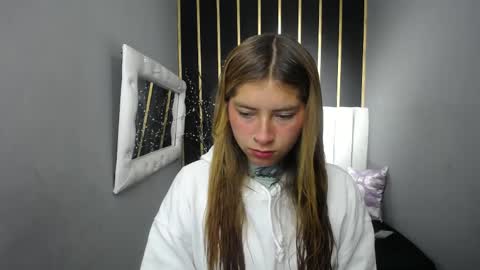 Snapshot of nancy_blonde chatting on 06/05/26, 01:39 nancy blonde online show from 06/05/26, 01:39
