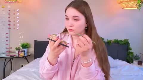 Luna online show from 09/09/25, 05:07