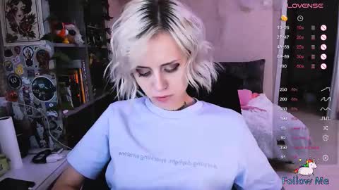 Snapshot of nanitamoore chatting on 10/15/25, 08:53 Monday-Friday 12-4 AM and 6-9 AM New York time online show from 10/15/25, 08:53