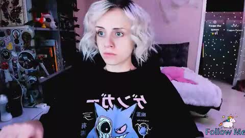 Snapshot of nanitamoore chatting on 10/30/25, 08:53 Monday-Friday 12-4 AM and 6-9 AM New York time online show from 10/30/25, 08:53