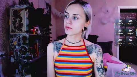 Snapshot of nanitamoore chatting on 11/09/25, 08:18 Monday-Friday 12-4 AM and 6-9 AM New York time online show from 11/09/25, 08:18