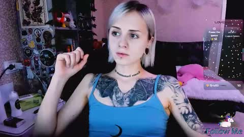 Snapshot of nanitamoore chatting on 11/13/25, 08:19 Monday-Friday 12-4 AM and 6-9 AM New York time online show from 11/13/25, 08:19