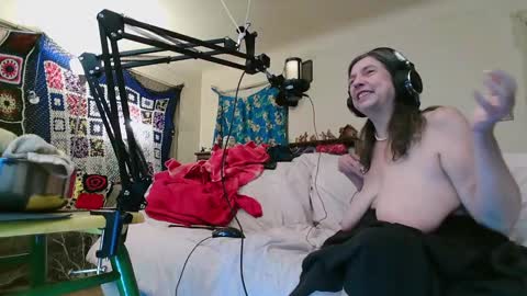 Snapshot of nannabaldur chatting on 12/14/24, 02:01 Nanna Baldur online show from 12/14/24, 02:01