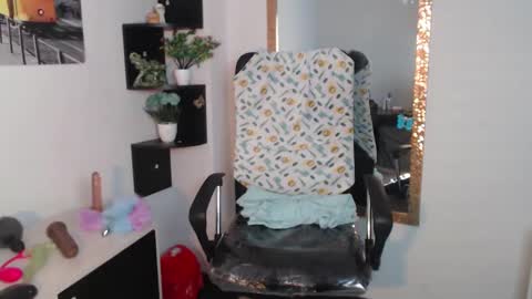 nany_pretty online show from 12/18/24, 05:31