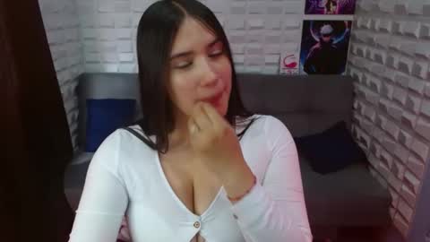 naomi_d online show from 12/23/24, 07:41