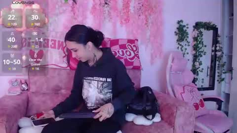 Snapshot of naomi_femme chatting on 06/22/26, 11:51 naomi_femme online show from 06/22/26, 11:51