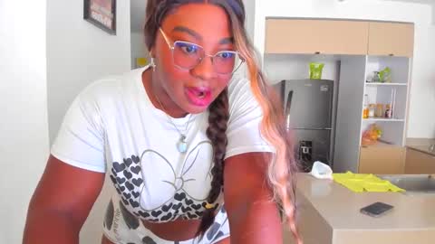 Nathalia King online show from 10/17/25, 04:53