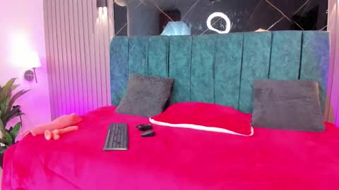 Naomi online show from 02/18/26, 12:23