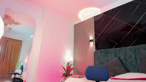 Naomi online show from 04/10/26, 12:10