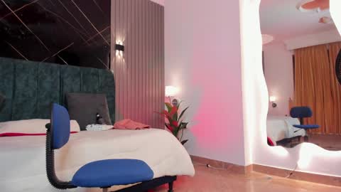 Naomi online show from 04/11/26, 12:09