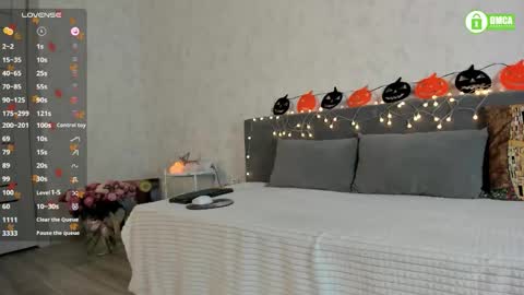 Naomi online show from 10/28/25, 04:09