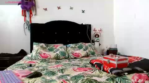 Snapshot of naomi_unu chatting on 06/19/26, 04:11 Naomi online show from 06/19/26, 04:11