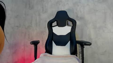 Heidy  online show from 06/14/26, 02:24