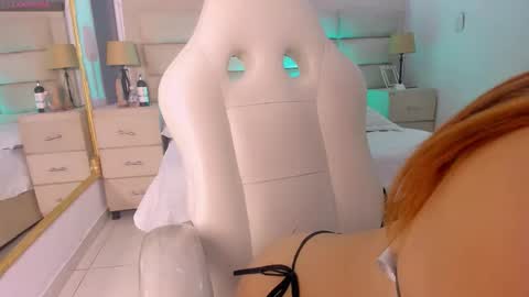 Snapshot of naomifrost chatting on 02/02/26, 01:10 Naomi Frost online show from 02/02/26, 01:10