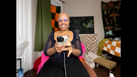 Naomigiirl6 online show from 12/17/24, 02:44