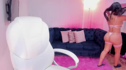 Naomi Campbell online show from 02/16/25, 01:38