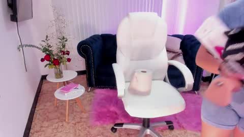 Snapshot of naomii_campbell_ chatting on 02/18/25, 06:58 Naomi Campbell online show from 02/18/25, 06:58