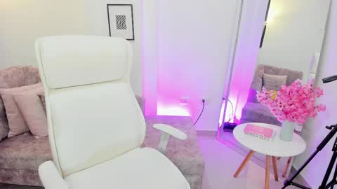 Snapshot of naomii_campbell_ chatting on 11/05/25, 07:47 Naomi Campbell online show from 11/05/25, 07:47