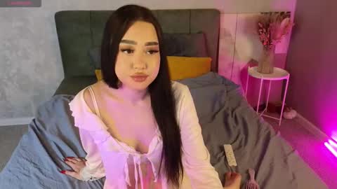 Naomi online show from 02/04/26, 05:57