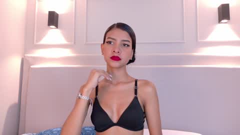 Naomi Klarc online show from 12/21/24, 12:59