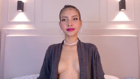 Naomi Klarc online show from 12/24/24, 02:32