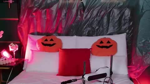 Naomi online show from 10/27/25, 05:44