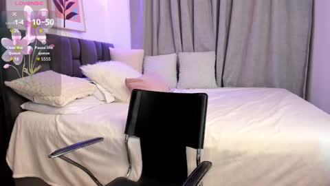 Snapshot of naomipalmer_ chatting on 07/16/26, 12:27 Naomi online show from 07/16/26, 12:27