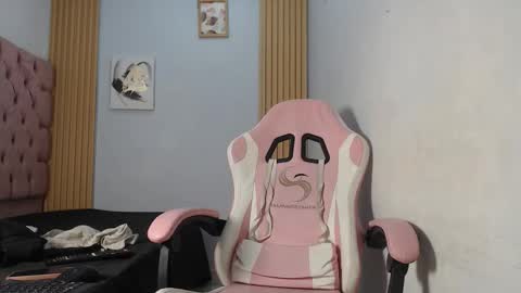 naomis_35 online show from 11/27/25, 07:49