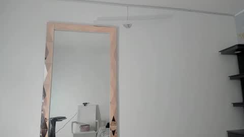 naomisaenz01 online show from 04/17/26, 07:39