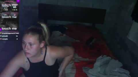 Snapshot of naomisimon chatting on 01/04/25, 11:33 bellas2012 online show from 01/04/25, 11:33